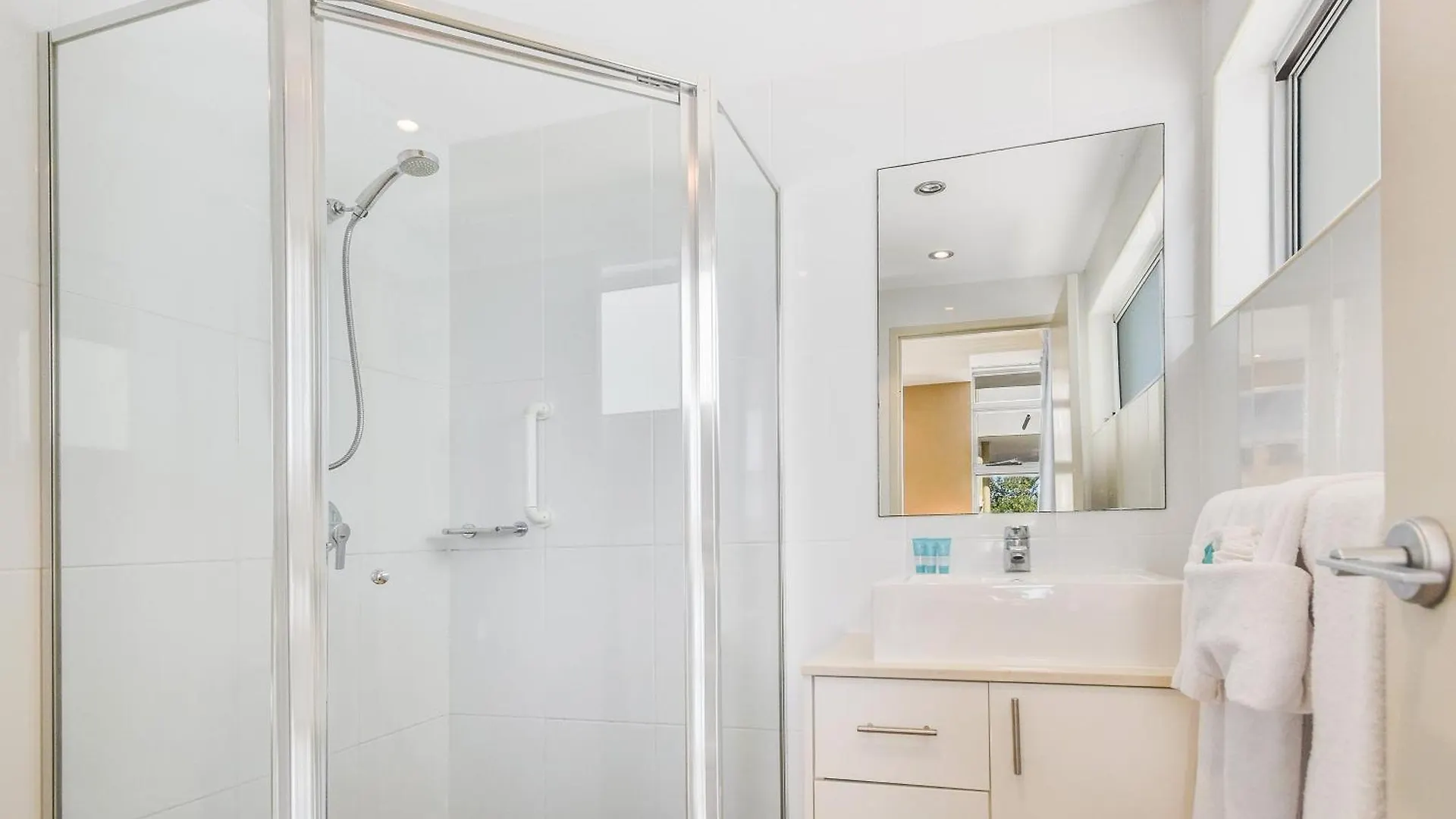 Redvue Holiday Apartments Redcliffe 4*,  Australia